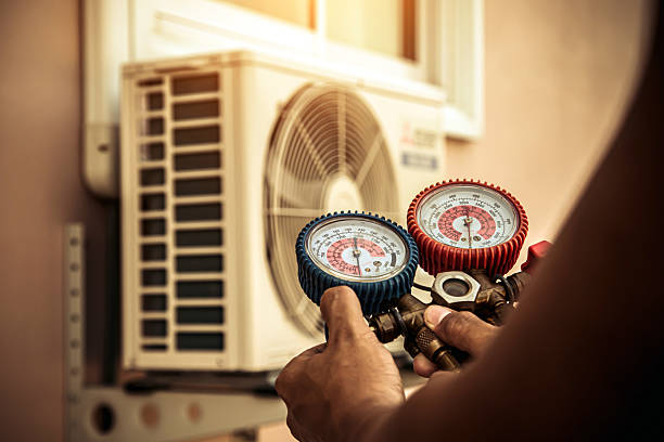Professional Hvac technician working in Orland Park, IL